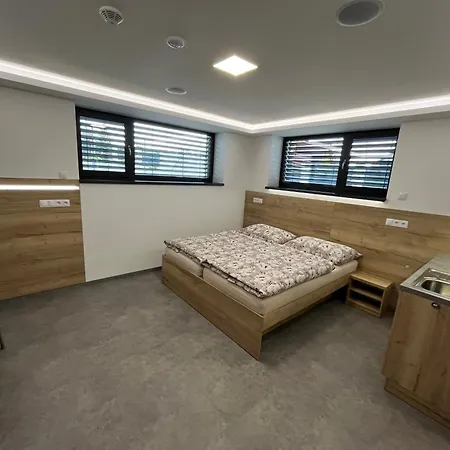 Kunc - V Soukromi - Borova 607, - Stredni Cechy