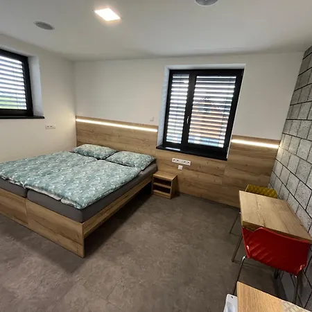 Kunc - V Soukromi - Borova 607, - Stredni Cechy